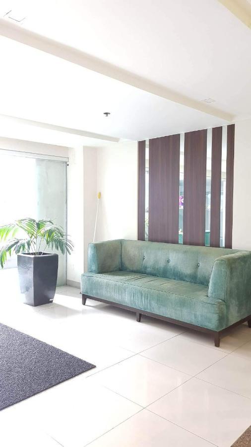 101 Newport Blvd C2 4F By Rechelle Nunag Pasay Exteriör bild