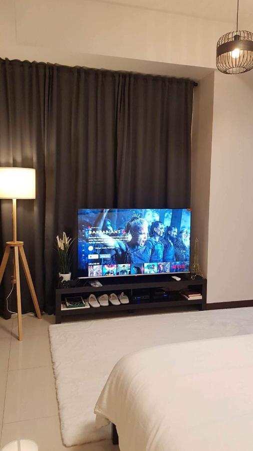 101 Newport Blvd C2 4F By Rechelle Nunag Pasay Exteriör bild