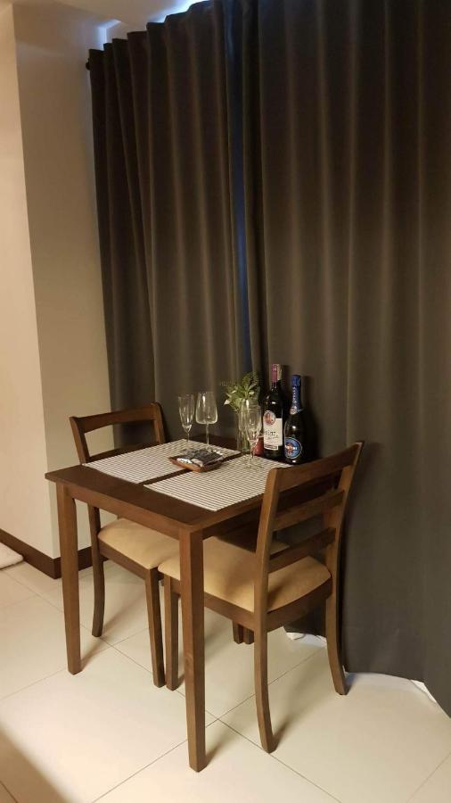 101 Newport Blvd C2 4F By Rechelle Nunag Pasay Exteriör bild
