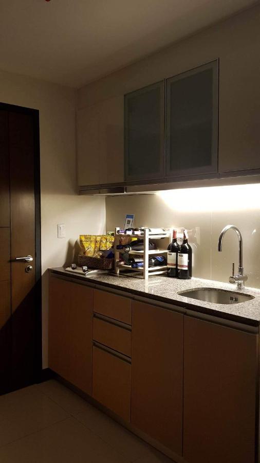 101 Newport Blvd C2 4F By Rechelle Nunag Pasay Exteriör bild