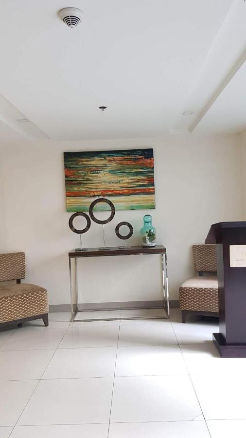 101 Newport Blvd C2 4F By Rechelle Nunag Pasay Exteriör bild