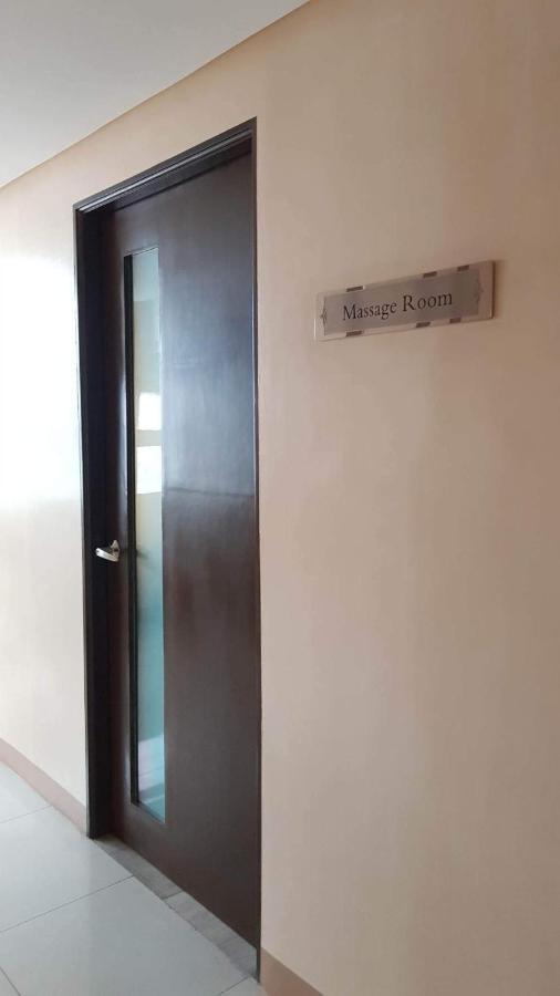 101 Newport Blvd C2 4F By Rechelle Nunag Pasay Exteriör bild